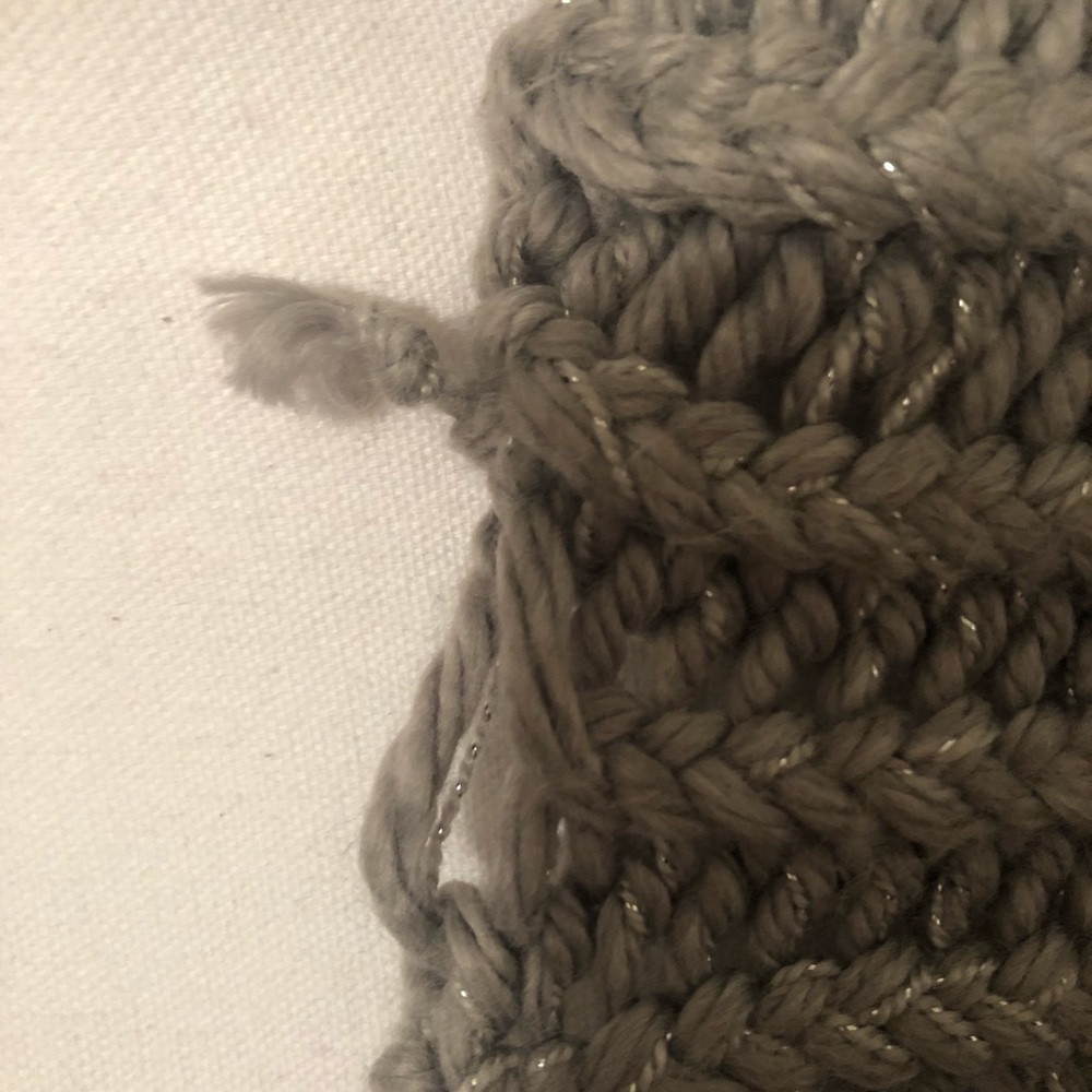 Hand knit scarf - Picture 4 of 4